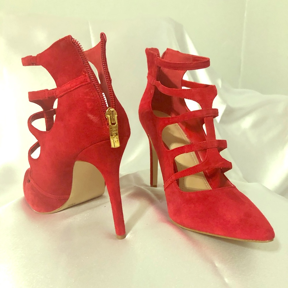 BCBG pumps